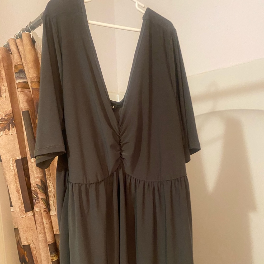 Torrid size 2 green v neck front shirt